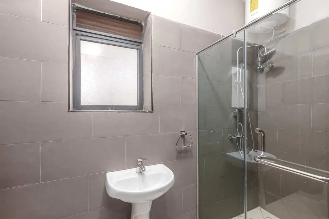 Iotaville bathroom with glass shower